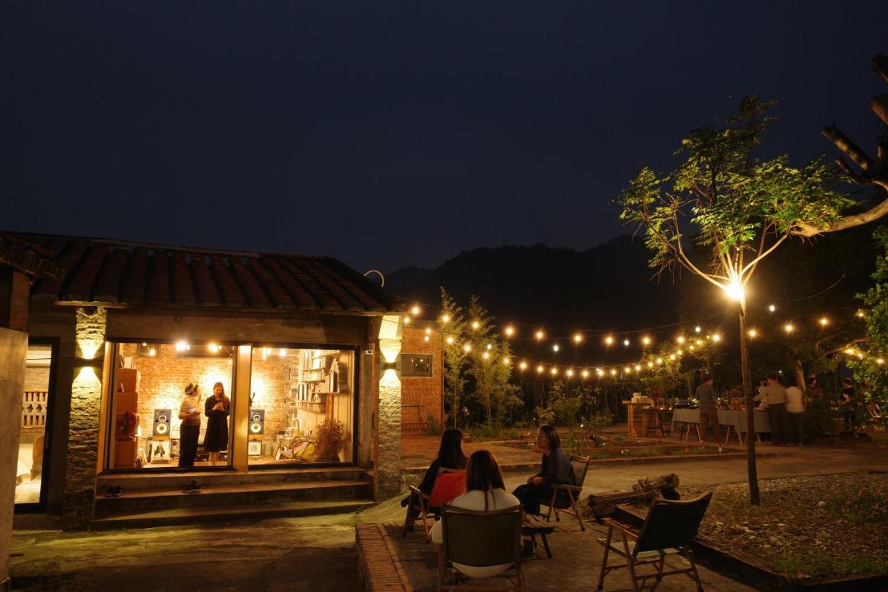 香蕉與黑膠 Yellow And Black Guest House Mei-nung Exterior photo