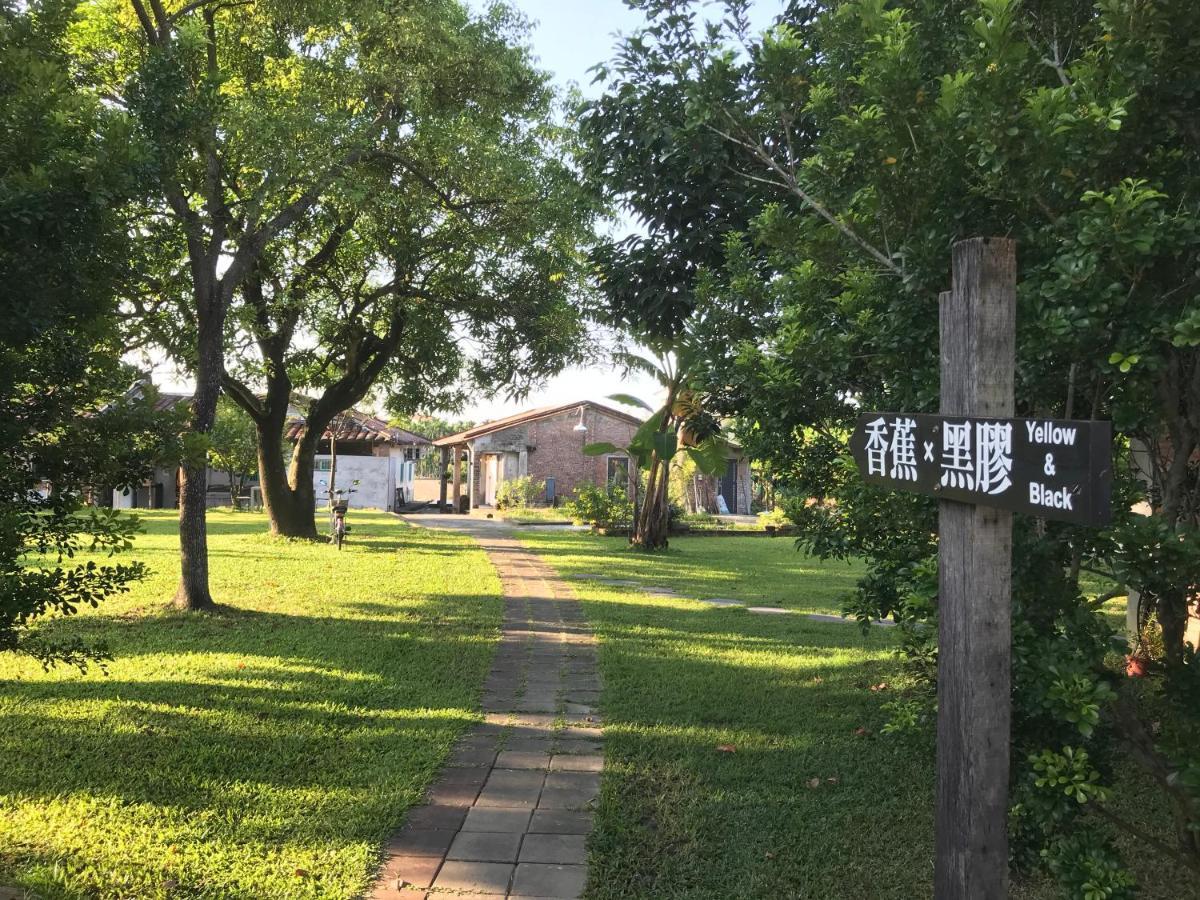 香蕉與黑膠 Yellow And Black Guest House Mei-nung Exterior photo